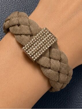 Mesh twist ladies bracelet